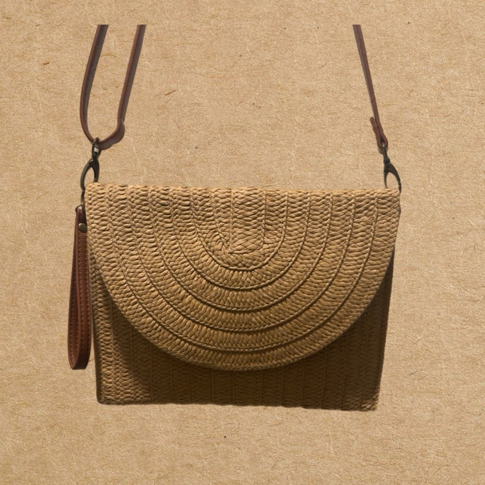 ANA Straw Woven Bag | can be used as a shoulder, cross body, or wristlet Bag.